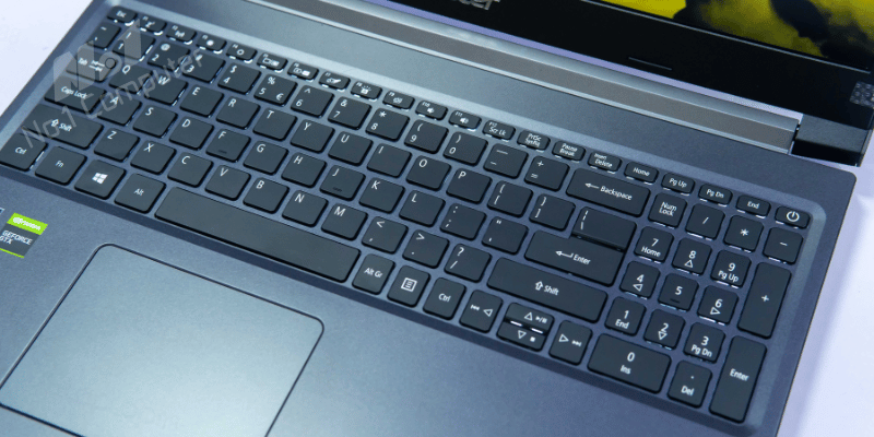 Acer aspire 7 cũ bàn phím hiện đại, TouchPad nổi bật cho trải nghiệm tuyệt vời