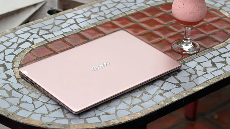 laptop màu hồng giá